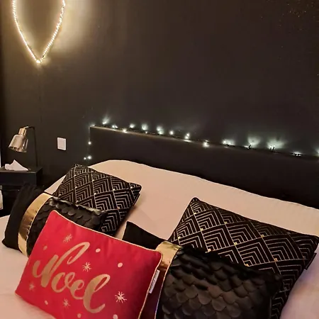 Lover's Or Pensión Verton